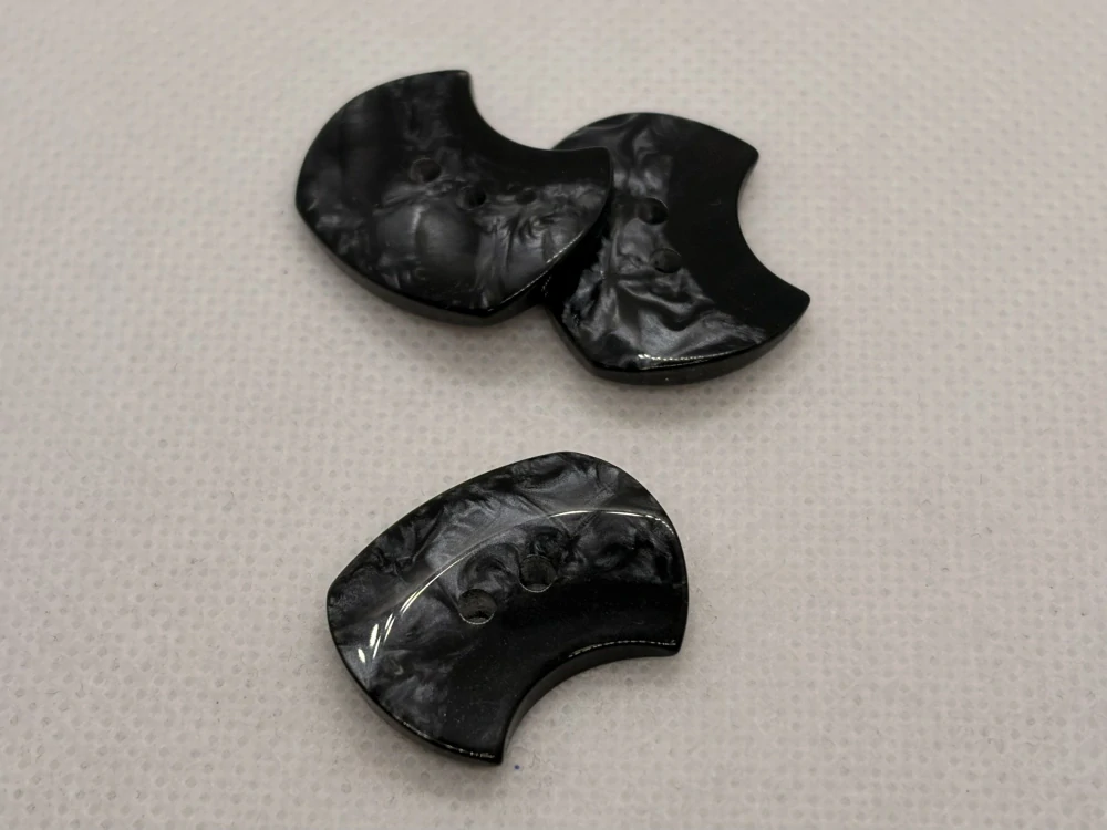 Knoflík třpytivý výseč 23x17 mm