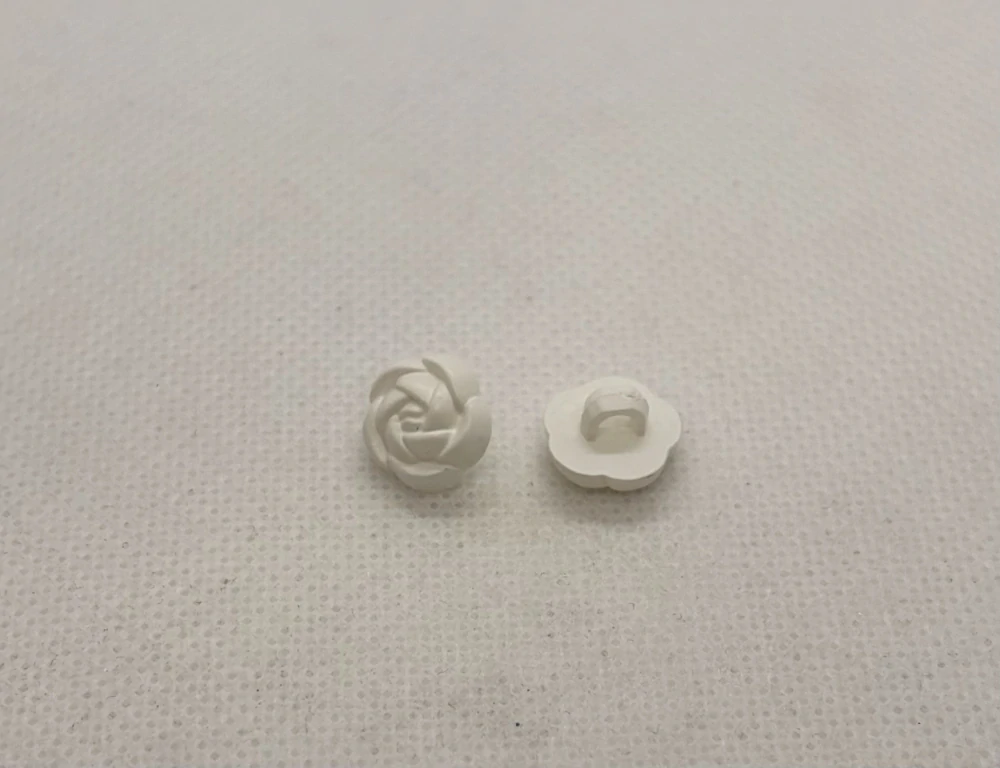 Knoflík růže bílá 11 mm