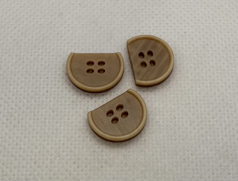 Knoflík polokulatý béžový 15x12 mm