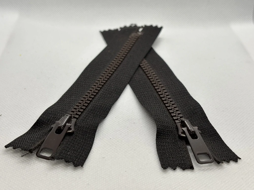 Zdrhovadlo 14 cm tmavě hnědá