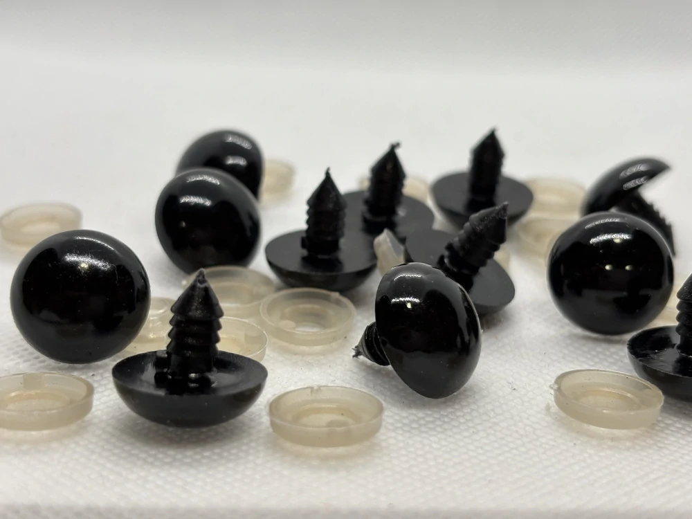 Oči s pojistkou 18 mm