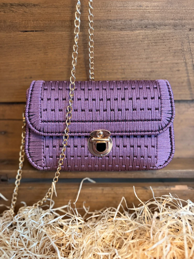 Vyšívaná kabelka 18x10x4,5 cm fialová zlaté doplňky