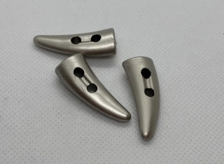 Knoflík roh 15x33 mm